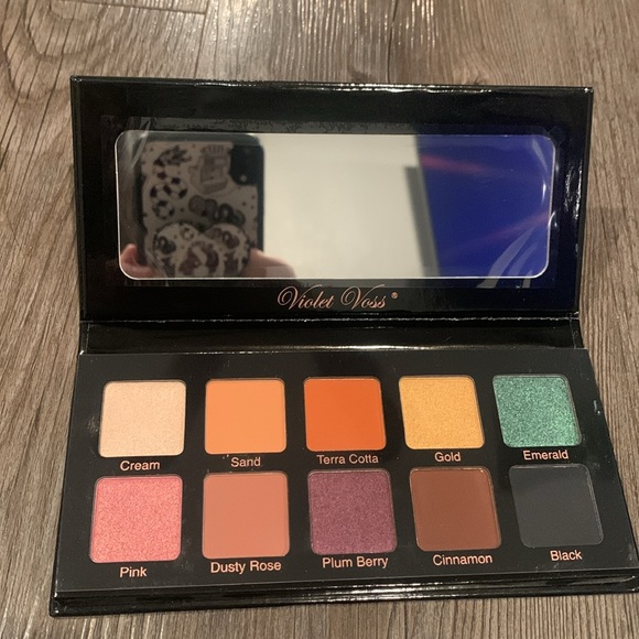 Violet Voss “Essentials” and “Essentials 2” eyeshadow palette bundle - Picture 2 of 3